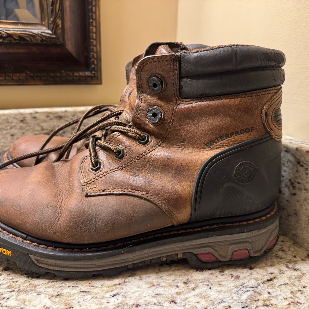 Justin work Brown and Black Men's Waterproof thinsulate non steel toe. Size 10